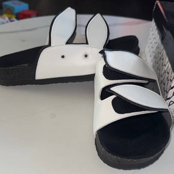 Kodone white Rabbit slides - Picture 4 of 4